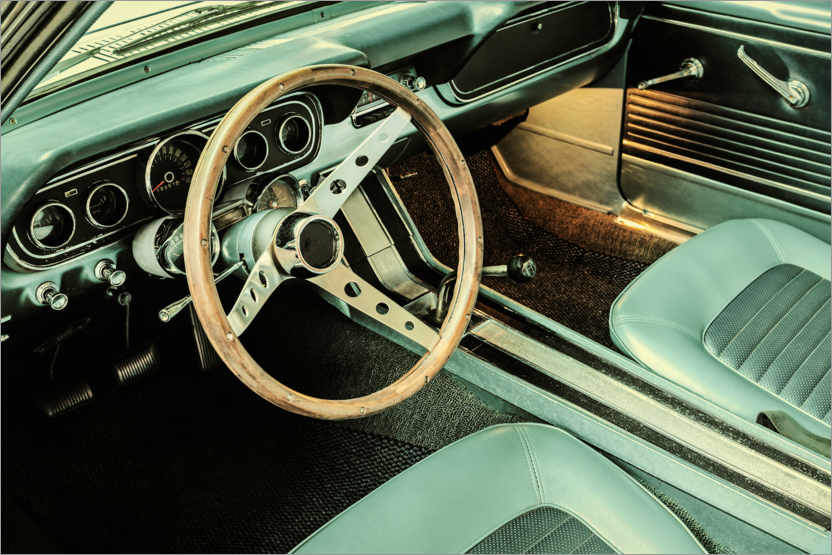 Plakat Wooden steering wheel in a vintage American convertible