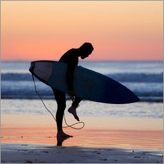 Naklejka na ścianę  Silhouette of male surfer on the beach